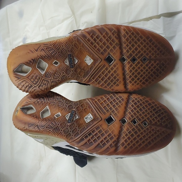 Shoes - Picture 4 of 4